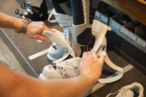 Skiverleih und Snowboardverleih für Ihr Pistenvergnügen