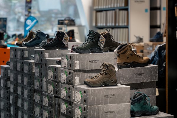 Bergsport-Ausrüstung & Outdoor-Bekleidung bei Alpin Sports